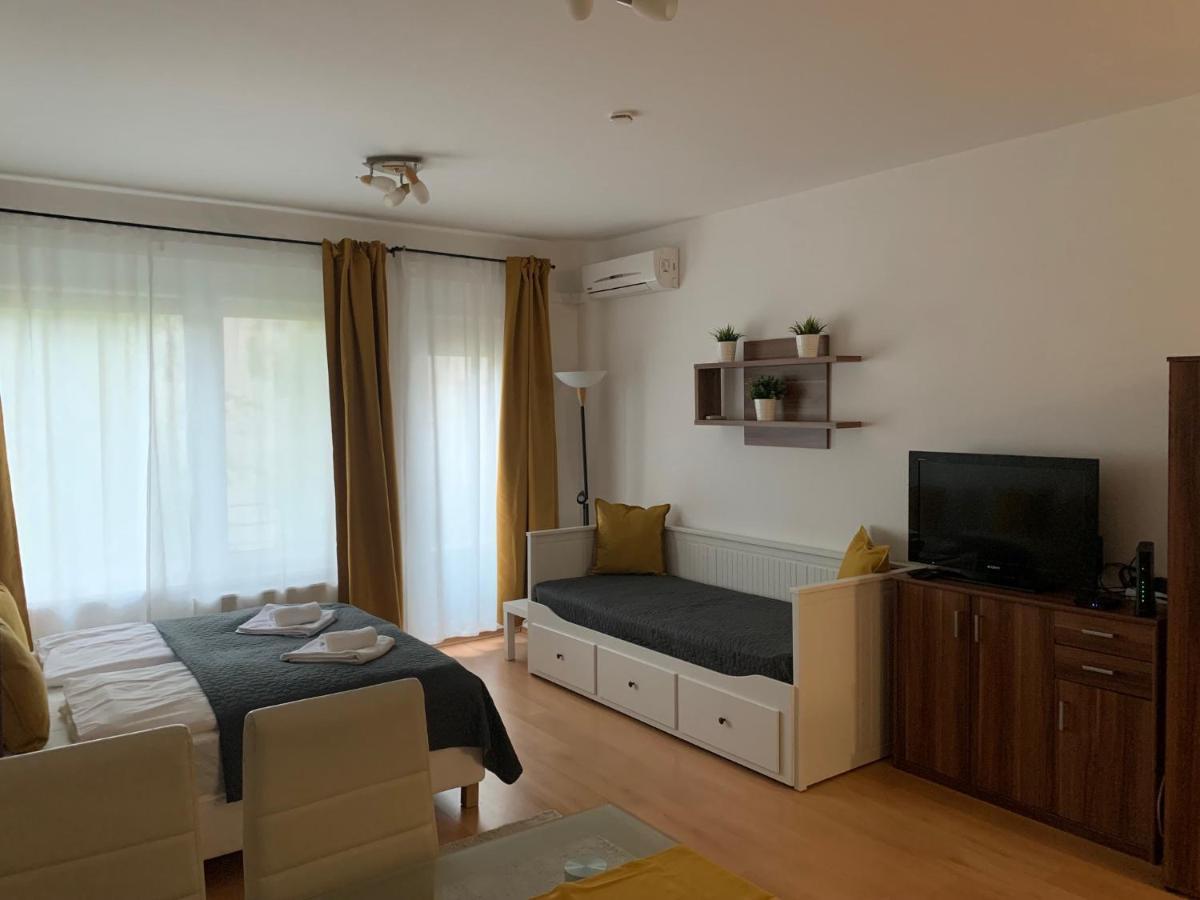 Corvin Fontana Apartment Budapeste Exterior foto
